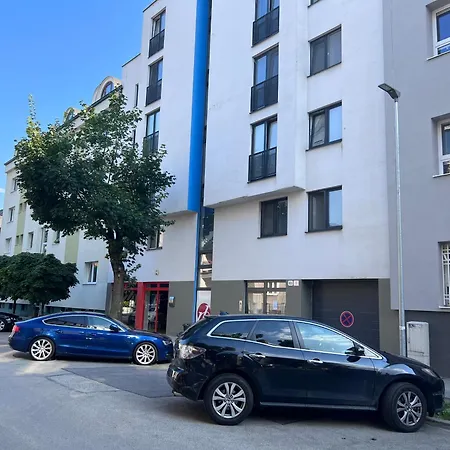 H5 2 Bedrooms With Balcony And Free Parking Apartment Zilina