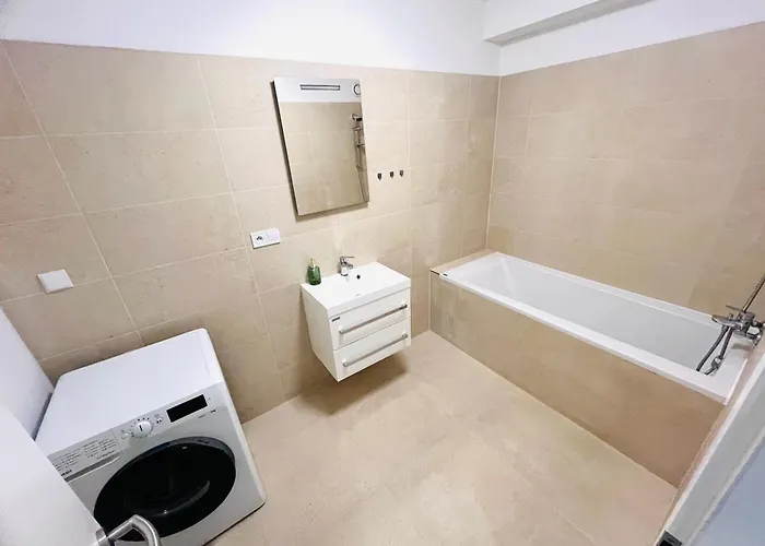 H5 2 Bedrooms With Balcony And Free Parking 아파트 질리나